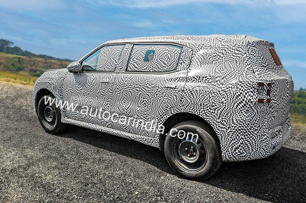 Citroen C3 Aircross rear quarter 